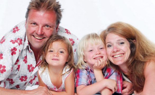 Martin Roberts with his wife Kristy and children (Source: Mirror)