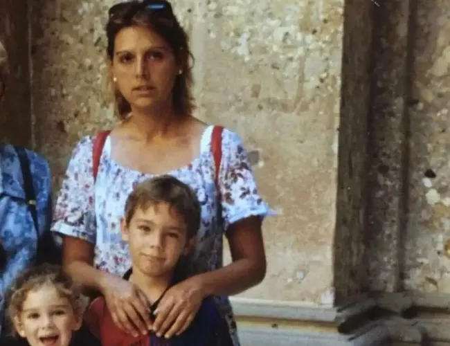 Carlos’s with his mother Loreto Sisó in his Childhood. (Source: Instagram)