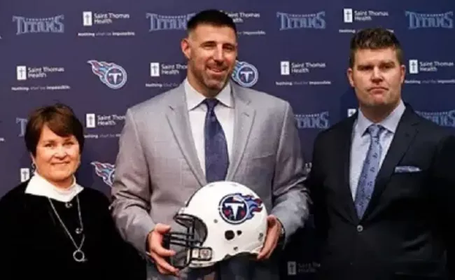 Mike Vrabel and his mother Herma Beamer (source: Tennessean)