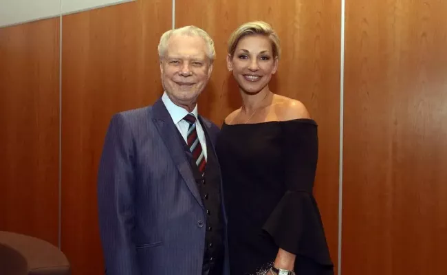 David Gold with his daughter Vanessa. (Source: Twitter)