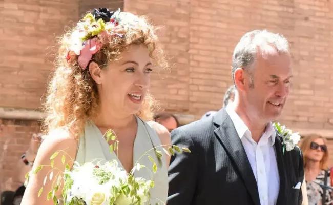 Actress Alex Kingston and her TV producer husband Jonathan Stamp. (Source: Mirror)