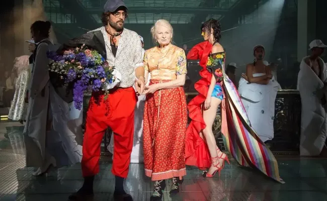 Husband Andreas Kronthaler and Vivienne Westwood on the runway at the 2018 spring/summer Paris Fashion Week. (Source:The Guardian)