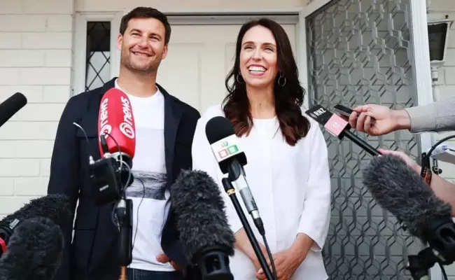 New Zealand Prime Minister Jacinda Ardern with her partner. (Source: CNBC)