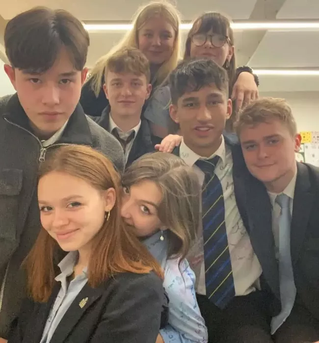 Sadie Soverall with her mates from Emanuel School. (Source: Instagram)