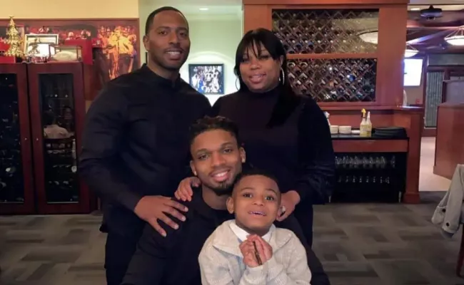 Damar Hamlin with his father, mother and brother (Source: Instagram)