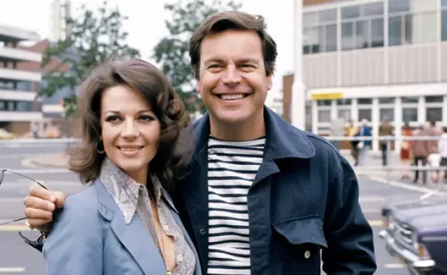 Robert Wagner with his wife. (Source: Insider)