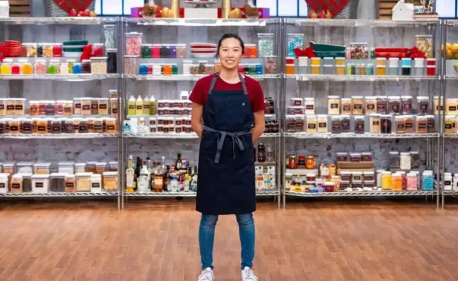 Jessica Wang is ready to style in the kitchen of the Holiday Baking Championship Season 9. (Source: Food Network)