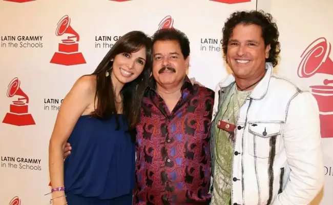Lalo Rodriguez (center) with Giselle Blondet and Carlos Vives at Escuela Libre de Musica Ernesto Ramos Antonini on April 30, 2013, in Hato Rey, Puerto Rico. (Source: Distractify)