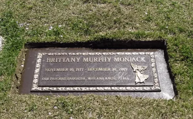 Brittany Murphy’s headstone reads Brittany Murphy Monjack 