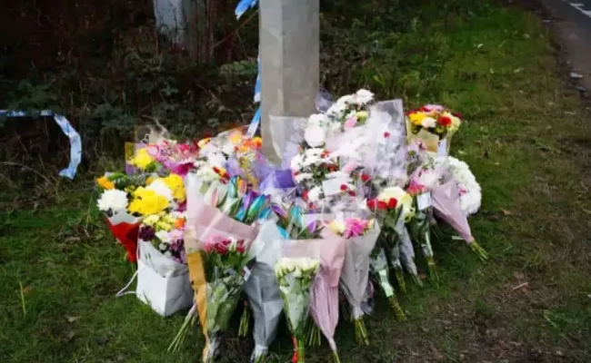 Flowers were laid in tribute close to the accident site. (Image Source: Yahoo)