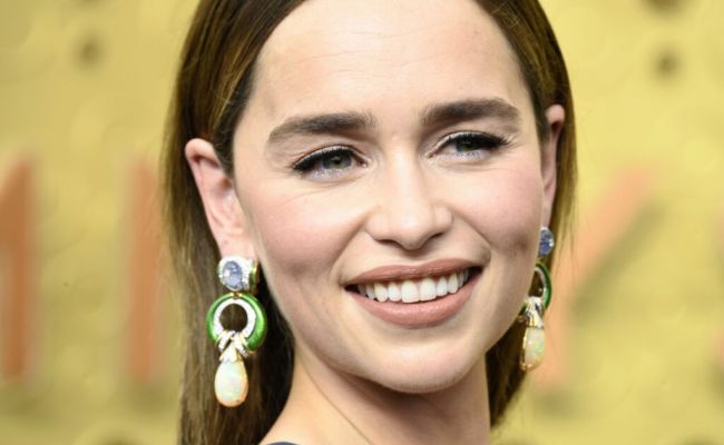 Emilia Clarke follows a regular skincare routine, which also includes brushing her teeth twice daily. (Image Source: ELLE)