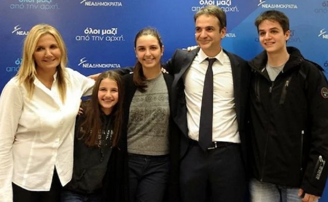 Kyriakos Mitsotakis was photographed with his close ones. (Source: Greek Reporter)
