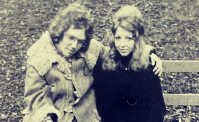 Lauren Laverne posted a photo of her parents on her Instagram handle which was taken in 1971. ( Source: Instagram )