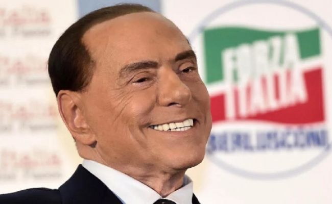 Silvio Berlusconi had surgery after his teeth were damaged by a man throwing a heavy souvenir at him in 2009. (Source: SMH)